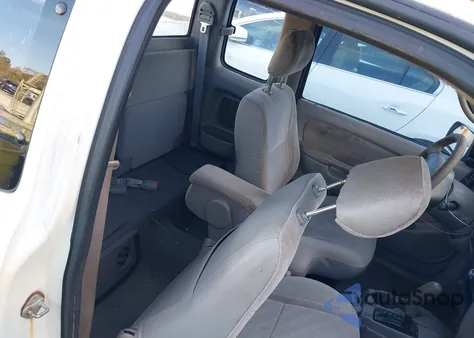 2003 Toyota Tacoma из США, поврежденный, VIN 5TEVL52N63Z236448